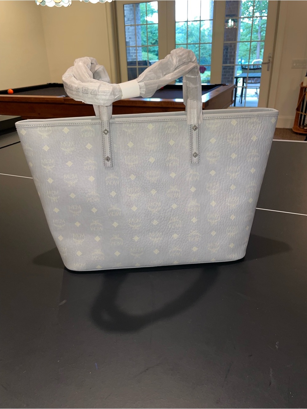 MCM Aren Leather Shoulder Tote Bag - Picture 3 of 9
